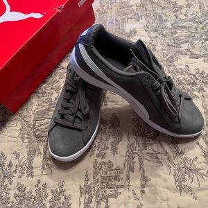 Puma women’s/girl’s sneakers